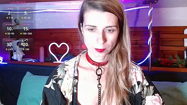 Snapshot of Trinity_Fire chatting on November 20, 2025, 2:01 am Trinity Fire online show from November 20, 2025, 2:01 am