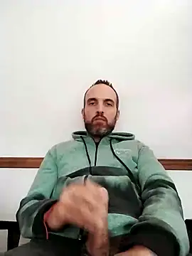 Snapshot of leon3875 chatting on December 5, 2024, 3:33 pm leon3875 online show from December 5, 2024, 3:33 pm