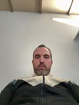 Snapshot of leon3875 chatting on February 19, 2026, 3:20 pm leon3875 online show from February 19, 2026, 3:20 pm