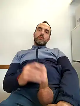 Snapshot of leon3875 chatting on October 28, 2025, 3:33 pm leon3875 online show from October 28, 2025, 3:33 pm