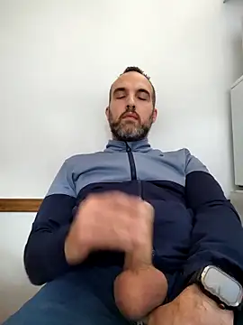 leon3875 online show from December 2, 2025, 3:25 pm