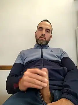 Snapshot of leon3875 chatting on September 25, 2025, 3:29 pm leon3875 online show from September 25, 2025, 3:29 pm