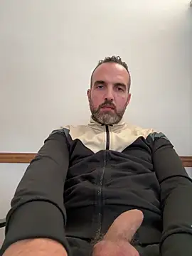 Snapshot of leon3875 chatting on March 26, 2026, 3:32 pm leon3875 online show from March 26, 2026, 3:32 pm