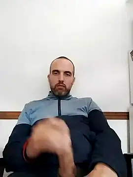 Snapshot of leon3875 chatting on December 12, 2024, 3:27 pm leon3875 online show from December 12, 2024, 3:27 pm