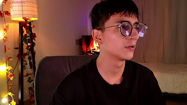 Snapshot of Mr_evan1 chatting on February 19, 2025, 2:22 pm Mr evan1 online show from February 19, 2025, 2:22 pm