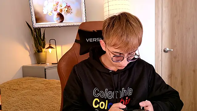 Snapshot of Mr_evan1 chatting on November 17, 2025, 4:11 pm Mr evan1 online show from November 17, 2025, 4:11 pm