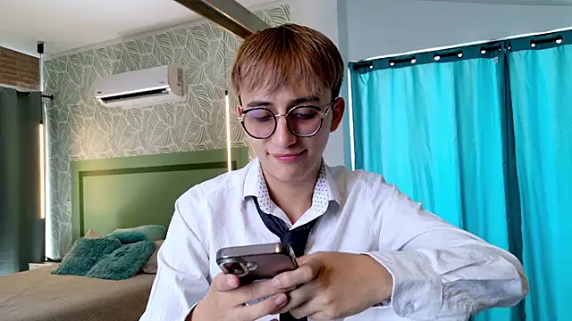 Snapshot of Mr_evan1 chatting on October 25, 2025, 2:50 pm Mr evan1 online show from October 25, 2025, 2:50 pm