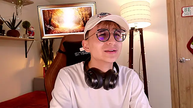 Snapshot of Mr_evan1 chatting on November 27, 2025, 3:56 pm Mr evan1 online show from November 27, 2025, 3:56 pm