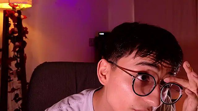 Snapshot of Mr_evan1 chatting on February 17, 2025, 7:33 pm Mr evan1 online show from February 17, 2025, 7:33 pm