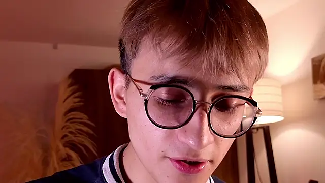 Snapshot of Mr_evan1 chatting on October 21, 2025, 3:00 pm Mr evan1 online show from October 21, 2025, 3:00 pm