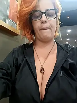 Snapshot of Escarlate4you_ chatting on October 22, 2025, 12:54 am Escarlate4you online show from October 22, 2025, 12:54 am