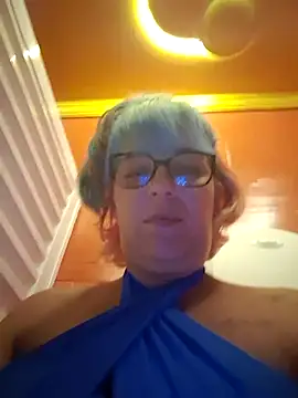 Escarlate4you  online show from May 3, 2026, 10:02 pm