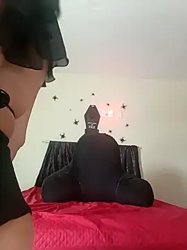 Snapshot of Escarlate4you_ chatting on October 28, 2025, 11:31 am Escarlate4you online show from October 28, 2025, 11:31 am