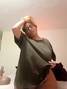 Snapshot of Escarlate4you_ chatting on November 25, 2025, 9:20 am Escarlate4you online show from November 25, 2025, 9:20 am