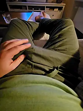 Snapshot of BigPassion89 chatting on December 16, 2025, 8:35 pm BigPassion89 online show from December 16, 2025, 8:35 pm