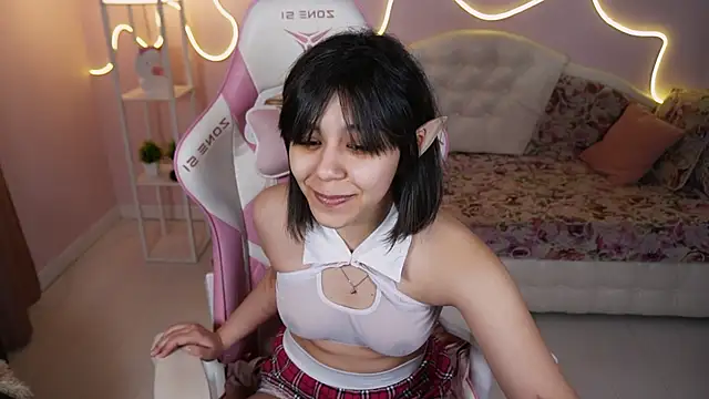 Triss Moon online show from March 18, 2025, 6:50 am