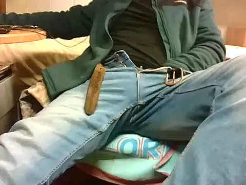 Snapshot of Giulio35_Pika chatting on March 19, 2026, 2:17 pm Giulio35 Pika online show from March 19, 2026, 2:17 pm