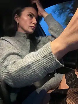 KimKelly13 online show from December 4, 2025, 7:07 am