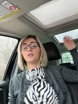 sexy blondie92 online show from March 4, 2026, 2:14 pm