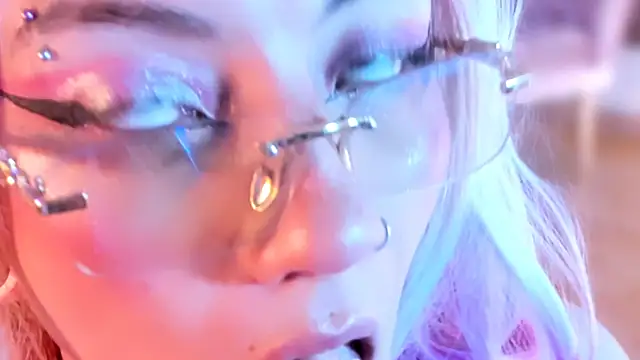 Snapshot of Broklinwhite_ chatting on November 6, 2025, 2:43 pm Broklinwhite online show from November 6, 2025, 2:43 pm