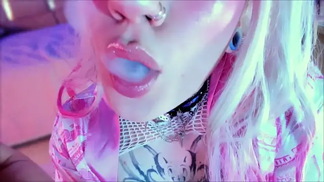 Snapshot of Broklinwhite_ chatting on December 5, 2025, 2:26 pm Broklinwhite online show from December 5, 2025, 2:26 pm