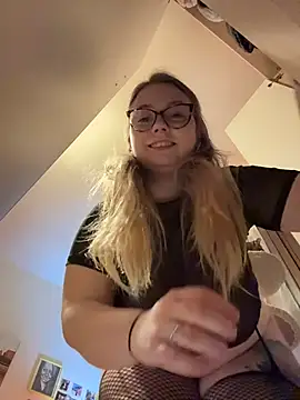 chloetarducci online show from February 23, 2026, 7:58 pm