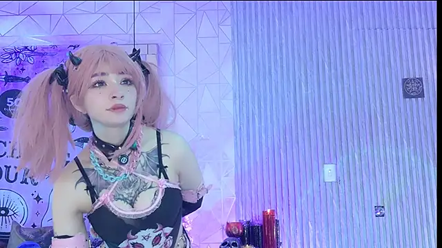 zephirahabney online show from December 5, 2025, 3:10 pm