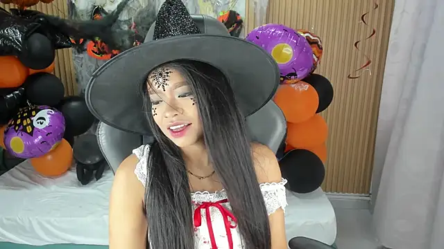 Snapshot of Lili_16 chatting on October 28, 2025, 11:09 am Lili 16 online show from October 28, 2025, 11:09 am