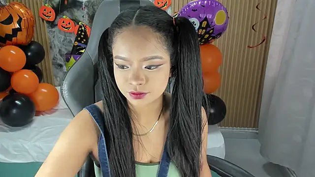 Snapshot of Lili_16 chatting on October 20, 2025, 11:11 am Lili 16 online show from October 20, 2025, 11:11 am