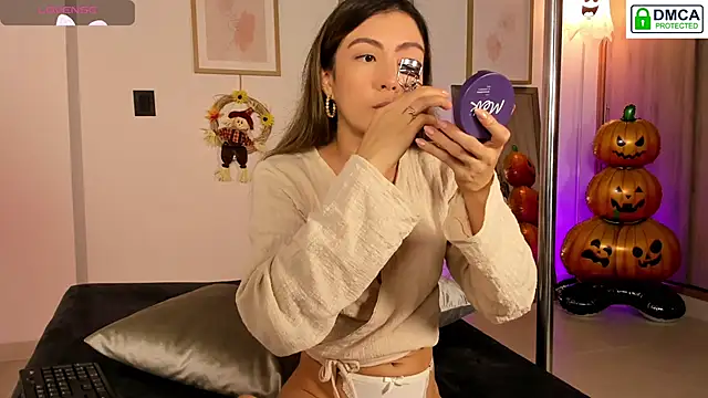 Snapshot of Lilabril chatting on October 8, 2025, 2:40 pm Lilabril online show from October 8, 2025, 2:40 pm