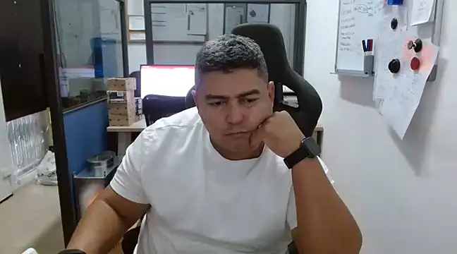 Snapshot of gordito_xx chatting on February 21, 2025, 3:43 pm gordito xx online show from February 21, 2025, 3:43 pm