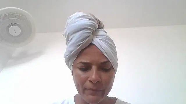 GiveLove1 online show from November 18, 2025, 1:36 pm