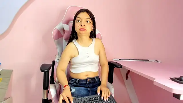 Snapshot of CharlotteMuller chatting on February 21, 2026, 7:38 pm CharlotteMuller online show from February 21, 2026, 7:38 pm