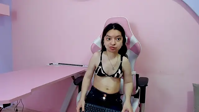 CharlotteMuller online show from December 3, 2025, 7:57 pm