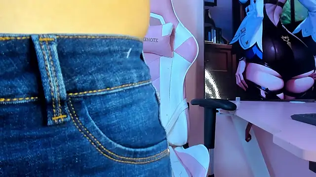 Snapshot of CharlotteMuller chatting on February 17, 2026, 4:15 pm CharlotteMuller online show from February 17, 2026, 4:15 pm