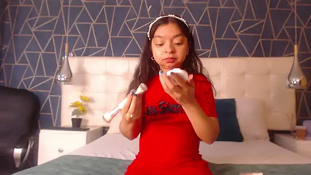 Snapshot of CharlotteMuller chatting on February 14, 2026, 5:35 pm CharlotteMuller online show from February 14, 2026, 5:35 pm