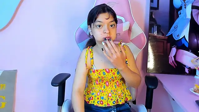 Snapshot of CharlotteMuller chatting on February 15, 2026, 2:16 pm CharlotteMuller online show from February 15, 2026, 2:16 pm