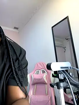 Snapshot of chanel_brunette chatting on October 16, 2025, 7:22 pm chanel brunette online show from October 16, 2025, 7:22 pm