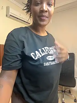 Snapshot of chanel_brunette chatting on October 10, 2025, 7:36 pm chanel brunette online show from October 10, 2025, 7:36 pm