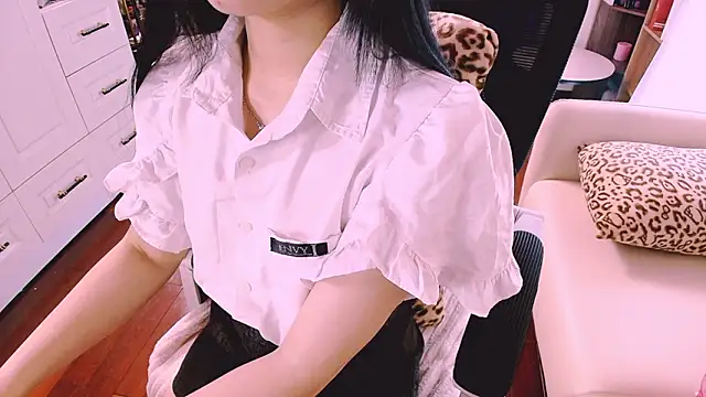 Lee Mi online show from March 17, 2026, 2:31 pm