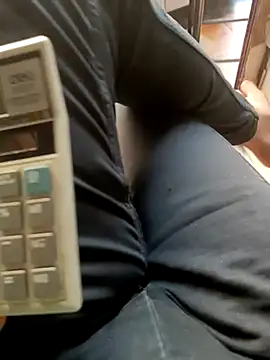 Snapshot of HeftyTheory7 chatting on November 15, 2025, 9:02 am HeftyTheory7 online show from November 15, 2025, 9:02 am