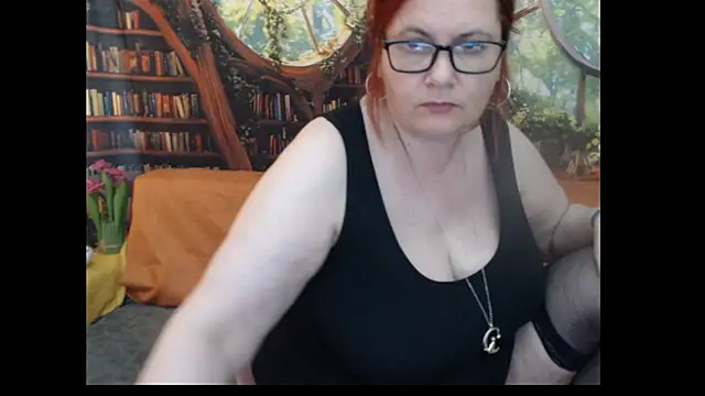 Snapshot of PlayfullMature chatting on August 5, 2026, 11:15 am PlayfullMature online show from August 5, 2026, 11:15 am