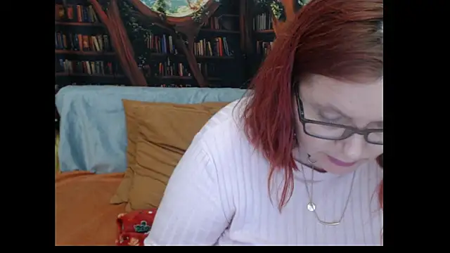 Snapshot of PlayfullMature chatting on June 17, 2026, 12:00 am PlayfullMature online show from June 17, 2026, 12:00 am