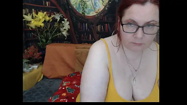 Snapshot of PlayfullMature chatting on July 6, 2026, 6:21 pm PlayfullMature online show from July 6, 2026, 6:21 pm