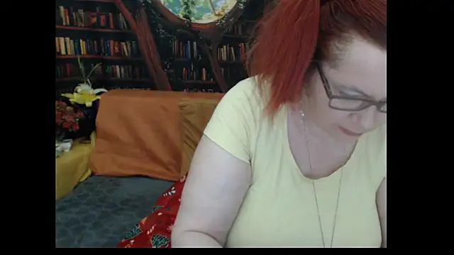 Snapshot of PlayfullMature chatting on July 10, 2026, 8:31 pm PlayfullMature online show from July 10, 2026, 8:31 pm