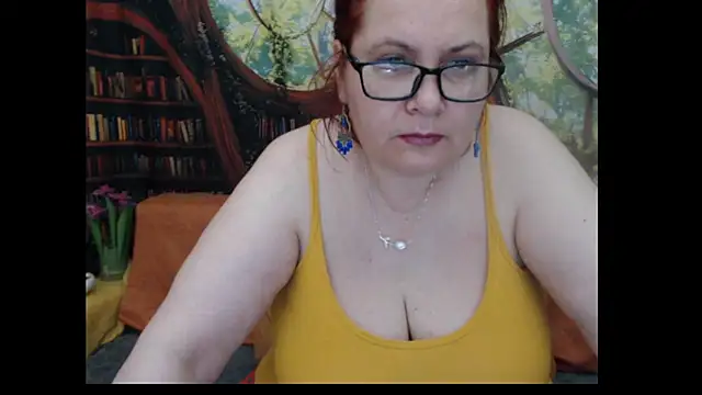 Snapshot of PlayfullMature chatting on July 27, 2026, 6:04 pm PlayfullMature online show from July 27, 2026, 6:04 pm