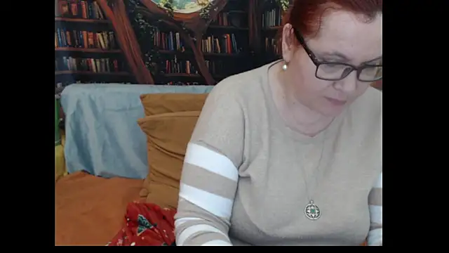 Snapshot of PlayfullMature chatting on June 25, 2026, 4:43 am PlayfullMature online show from June 25, 2026, 4:43 am