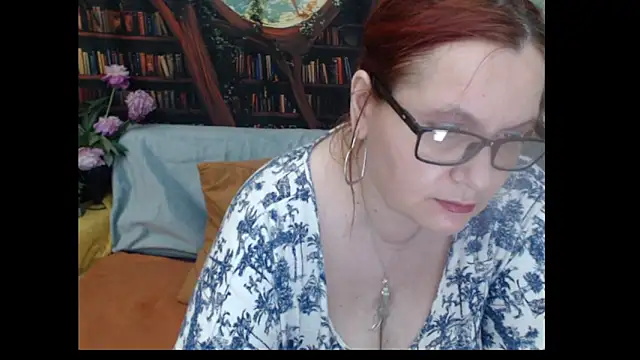 Snapshot of PlayfullMature chatting on June 11, 2026, 6:27 pm PlayfullMature online show from June 11, 2026, 6:27 pm