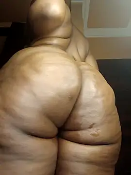 Snapshot of queennapal chatting on September 19, 2025, 12:36 am queennapal online show from September 19, 2025, 12:36 am