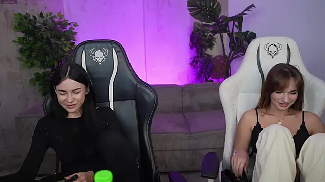 Snapshot of Tina_Breeze chatting on October 9, 2025, 7:20 am Tina Breeze online show from October 9, 2025, 7:20 am